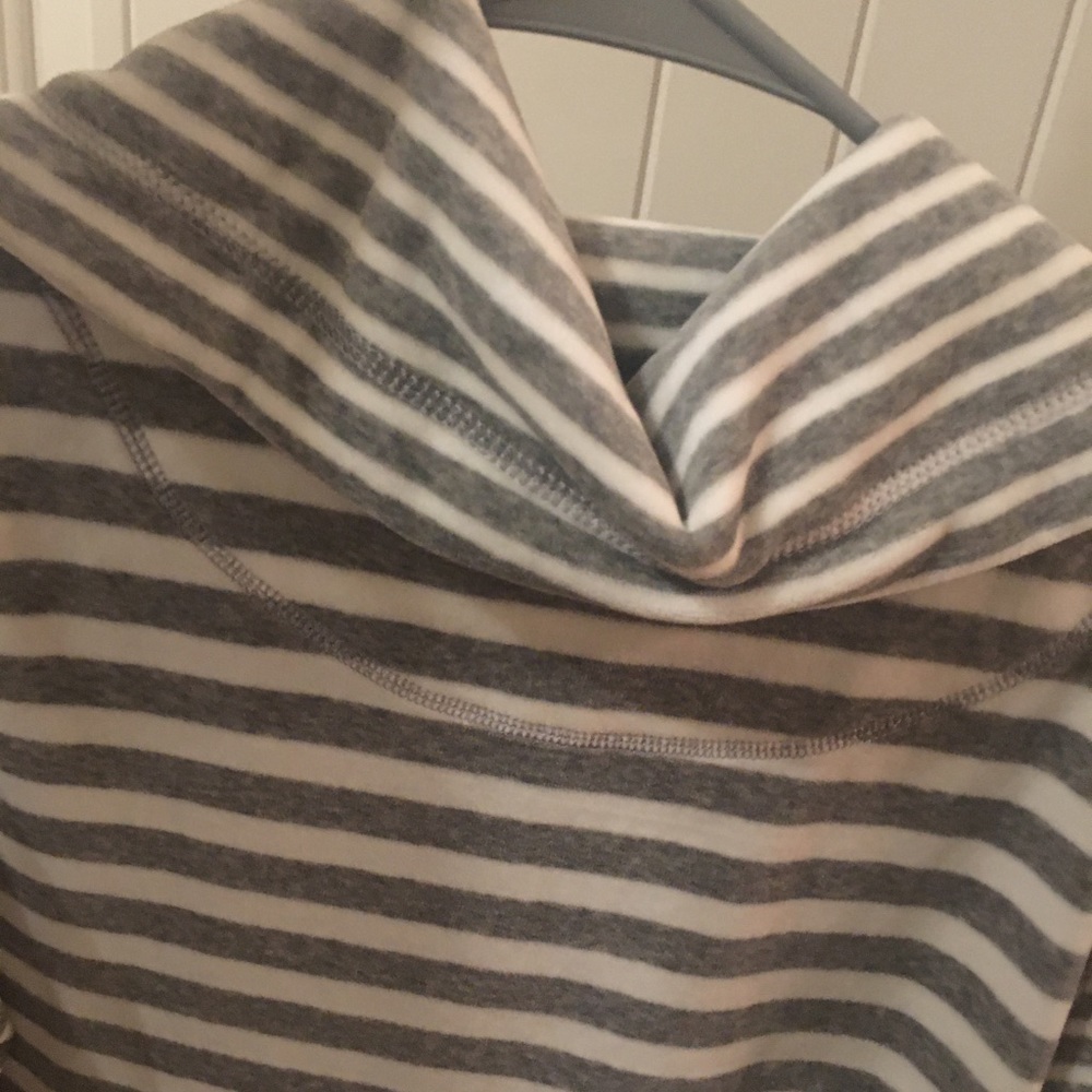 Calvin Klein Sweater - Picture 5 of 5